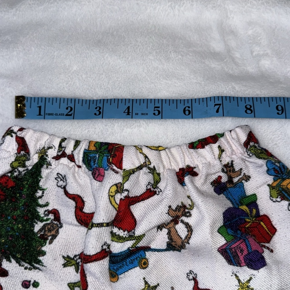 🎄 The Grinch Pajamas 🎄 - Picture 11 of 12
